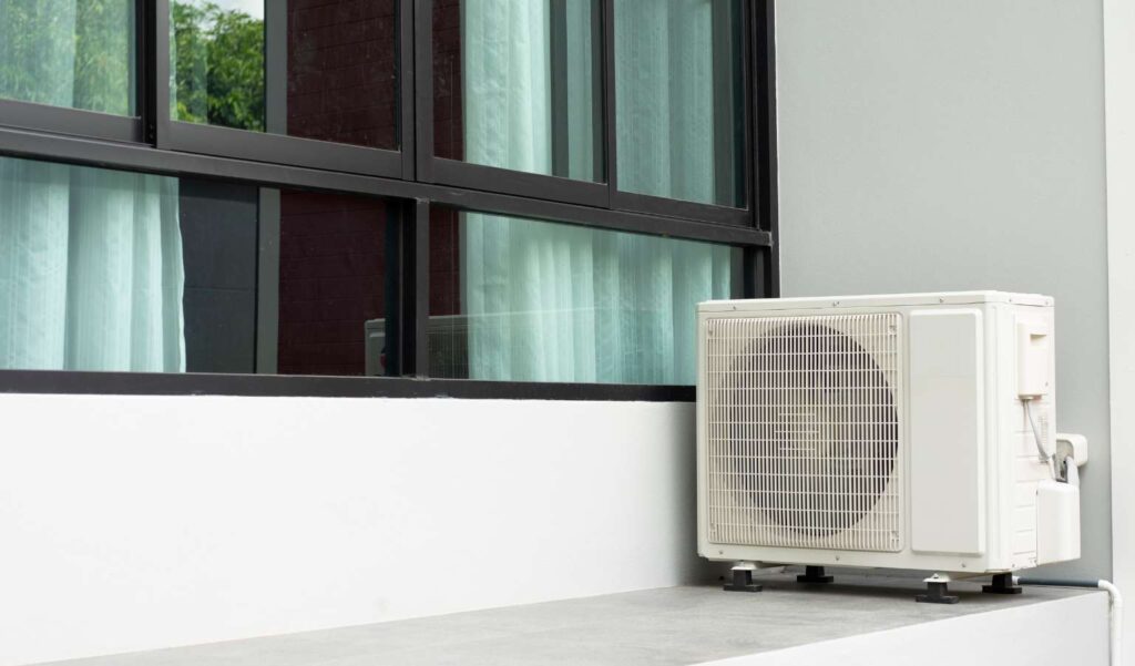 Uso de ar-condicionado exige cuidados extras com a fachada
