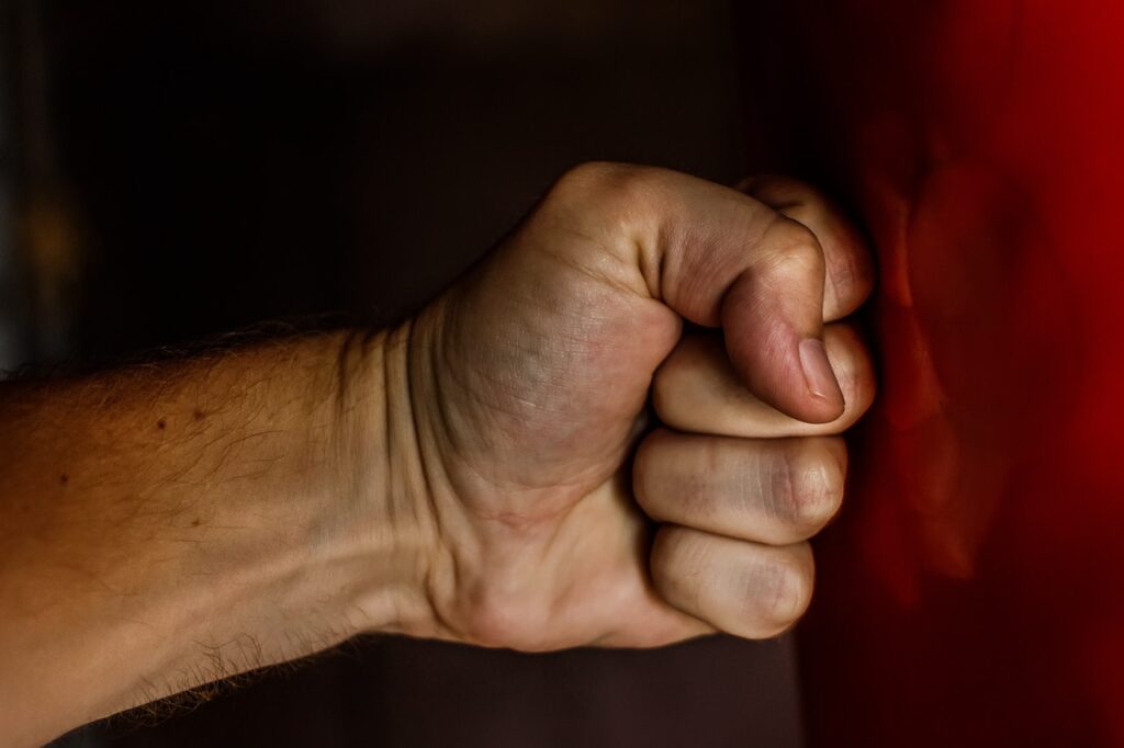 Como lidar com a violência em condomínios