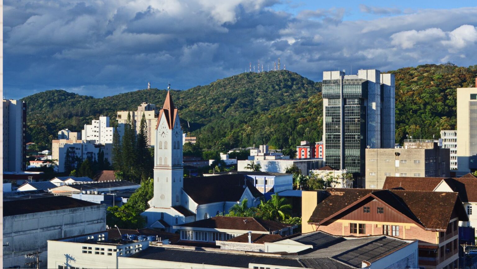 Anagê Imóveis adota sistemas da TOTVS