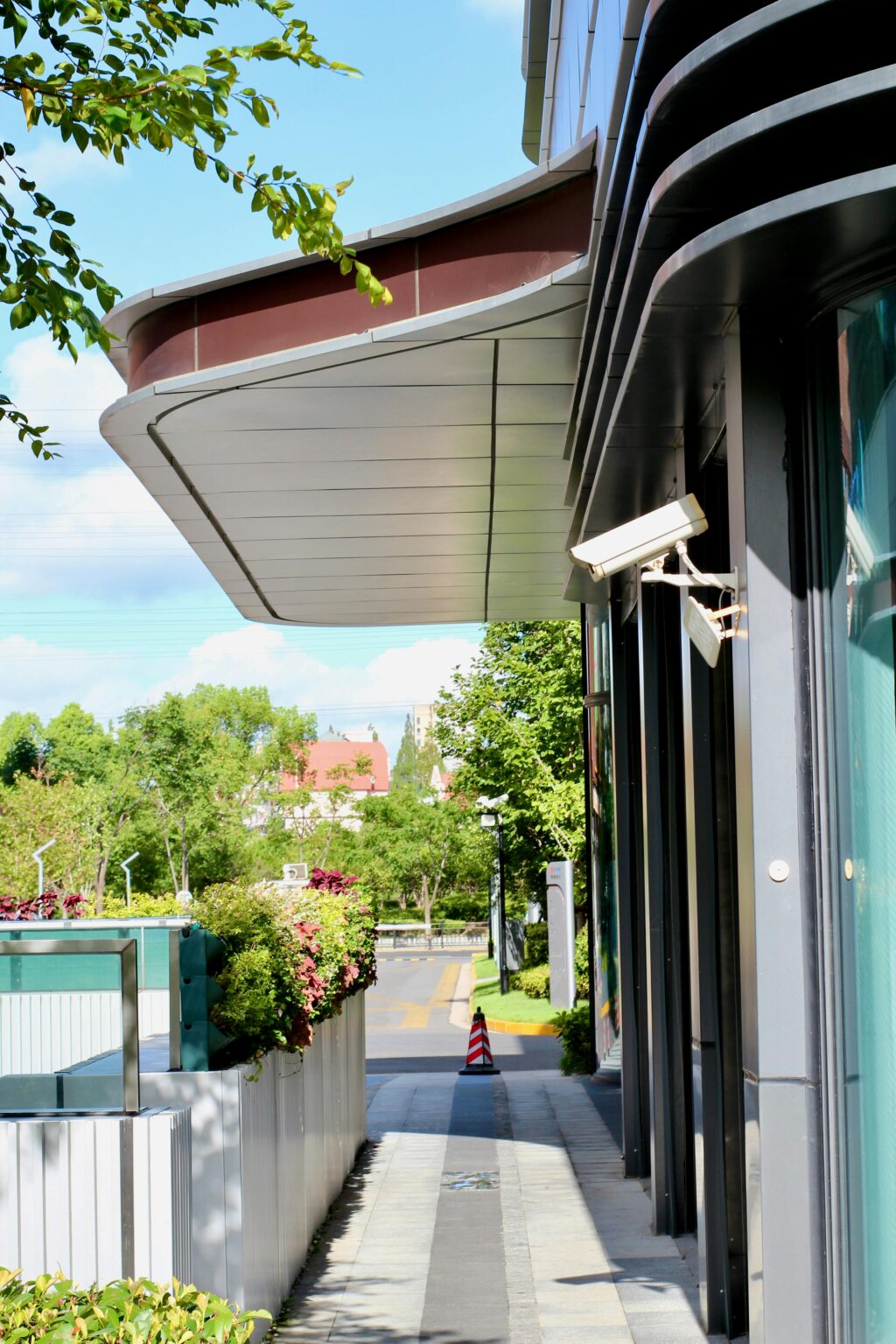 Como a tecnologia e o treinamento reduzem roubos em condomínios